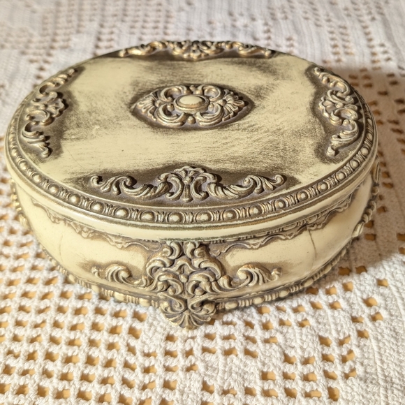 ❄️Vintage Art Deco Resin Jewelry Box/ Keepsake Box, Vanity Dresser Accents - Picture 1 of 8